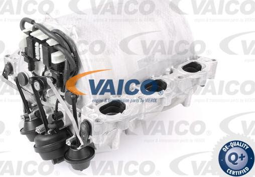 VAICO V30-8357 - Патрубок, впускной коллектор autodif.ru