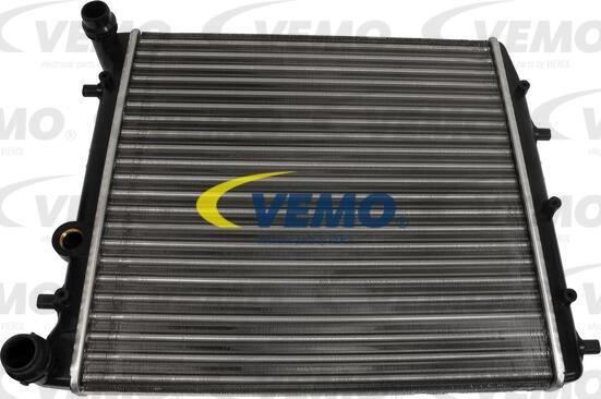 Vemo V15-60-5059 - Радиатор, охлаждение двигателя autodif.ru